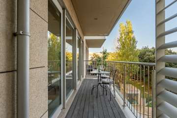 Premium Flat w/ Pool, Gym & Garage by HostWise photo 3