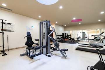Premium Flat w/ Pool, Gym & Garage by HostWise photo 5