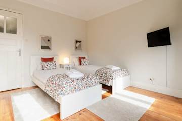 Modern & Cozy Flat with Workspace by HostWise photo 2