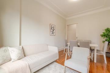 Modern & Cozy Flat with Workspace by HostWise photo 4