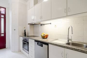 Modern & Cozy Flat with Workspace by HostWise photo 5