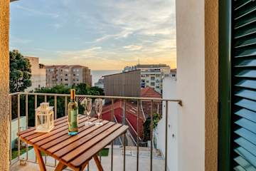Sunset Terrace Flats by HostWise photo 3