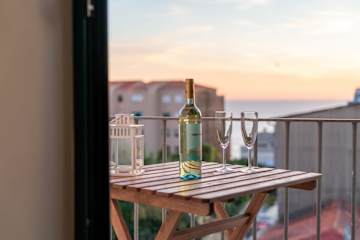 Sunset Terrace Flats by HostWise photo 5