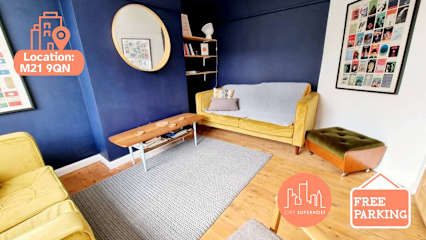 Chorlton Family Home | Free Parking | Near Metro