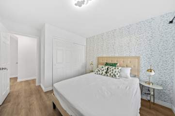 Relaxing bed with smooth linens