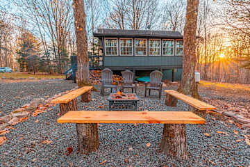 Discover your home away from home! 🏡✨ This charming cabin features a fire pit for cozy nights, a picnic table for family meals, and Adirondack chairs to soak in the serene surroundings.