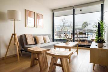 Stylish 2BR Haven for 5 in Lively Las Condes Oasis