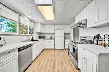 Bright and functional space to prepare food