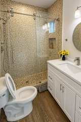 Full Bathroom 1