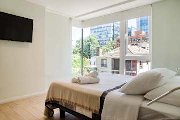 Upscale 2BR Flat: Views in Trendy Providencia