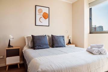 Chic Modern Retreat in Nunoa Perfect for 5 guests