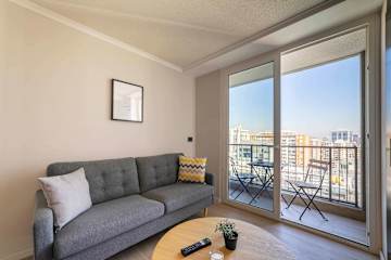 Stylish Retreat: Designer Studio in Providencia