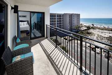 Emerald Isle 610 Beach Front condo