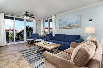 Terrace at Pelican Beach 201, Minutes to beach 🐬