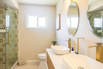 Sparkling clean and modern bathroom