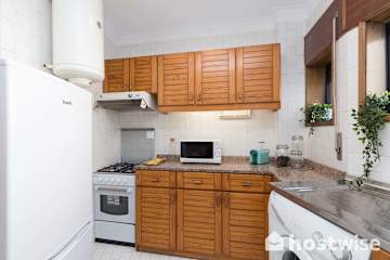 2 Comfy Bright Flats w/ Netflix by Host Wise photo 3