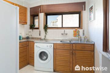 2 Comfy Bright Flats w/ Netflix by Host Wise photo 2