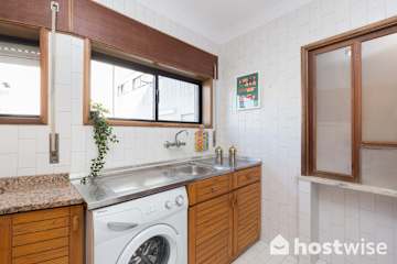 2 Comfy Bright Flats w/ Netflix by Host Wise photo 4