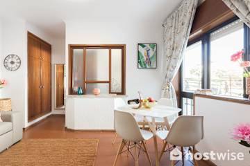 2 Comfy Bright Flats w/ Netflix by Host Wise