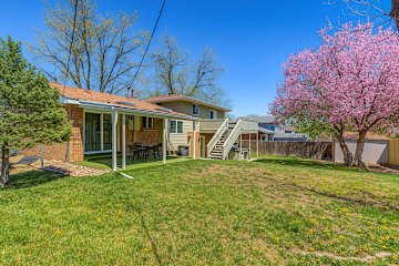 Spacious yard for outdoor fun