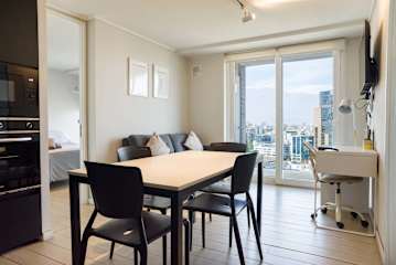 First-Class Retreat Stylish 2BR near Costanera