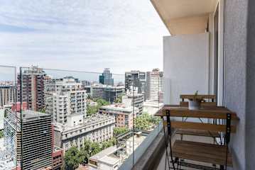 First-Class Retreat Stylish 2BR near Costanera