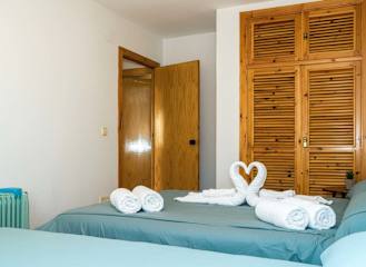 Amplio Apartamento Familiar en la Zona Baja de Sierra Nevada – Ideal para 8 Personas - image 5