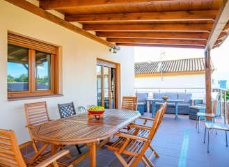 Chalet con Piscina Privada y Vistas al Golf en Chiclana – Ideal Familias - image 3