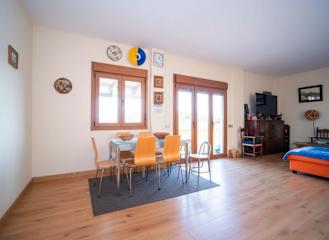 Chalet con Piscina Privada y Vistas al Golf en Chiclana – Ideal Familias - image 5