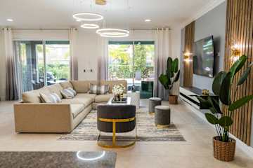 Kissimmee Villa: 9BR Retreat, Sleeps 18