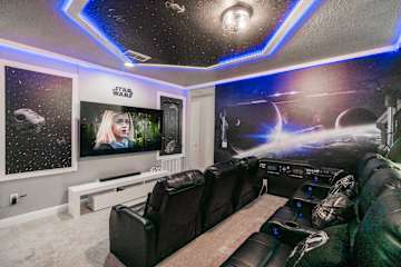 Kissimmee Villa: 9BR Retreat, Sleeps 18