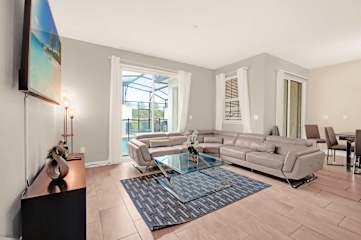 Davenport Retreat: 4BR House, Pool, Sleeps 10