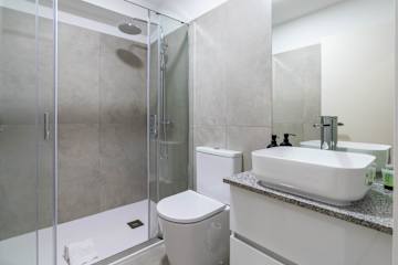 Bom Sucesso Executive Suite 9 by HostWise photo 5