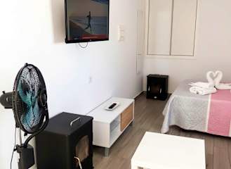 Estudio con terraza cerca de la playa  - image 2