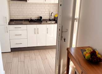 Estudio con terraza cerca de la playa  - image 4