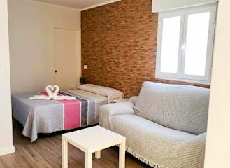 Estudio con terraza cerca de la playa  - image 3