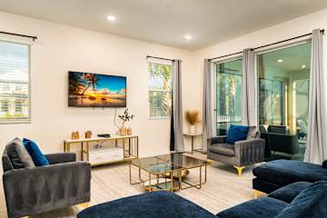 Modern 6BR Retreat Private Pool Near Disney