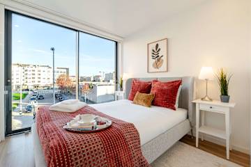 Spacious Light-Filled Flat with Garage by HostWise photo 2