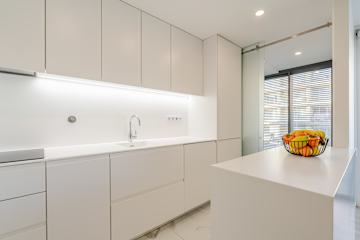 Spacious Light-Filled Flat with Garage by HostWise photo 4
