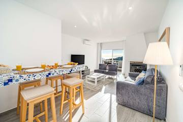 Beachfront Flat & Panoramic Sea View by HostWise photo 2