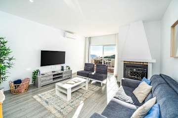Beachfront Flat & Panoramic Sea View by HostWise photo 3