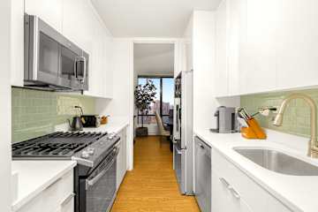 Photo #7 of River Villa | 17th-floor 4BR w/Doorman, Gym, Pool