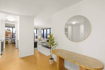 Photo #16 of River Villa | 17th-floor 4BR w/Doorman, Gym, Pool