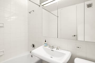 Photo #17 of River Villa | 17th-floor 4BR w/Doorman, Gym, Pool