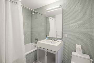Photo #12 of Skyline V | 26th-floor 3BR w/Doorman, Gym, and Pool