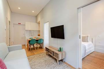 Modern Stuning Flat w/ Prime Location by HostWise photo 2