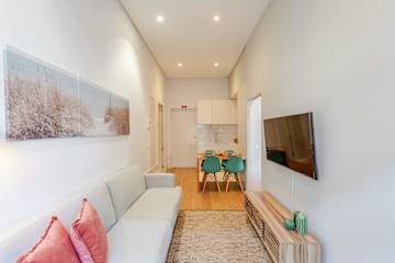 Modern Stuning Flat w/ Prime Location by HostWise photo 5