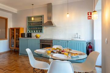 Light-Filled Cedofeita Apt by HostWise photo 5