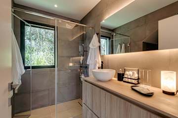 Ocean & Pool, Retreat Villa by HostWise photo 5