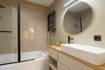 Modern Studio, Open Plan Elegance by HostWise photo 3